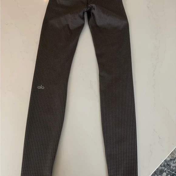 Alo Yoga Houndtooth High-Waisted Brown Leggings - Picture 10 of 10